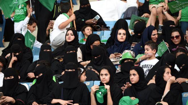 قررت السلطات في السعودية تنظيم دوري لكرة القدم للس
