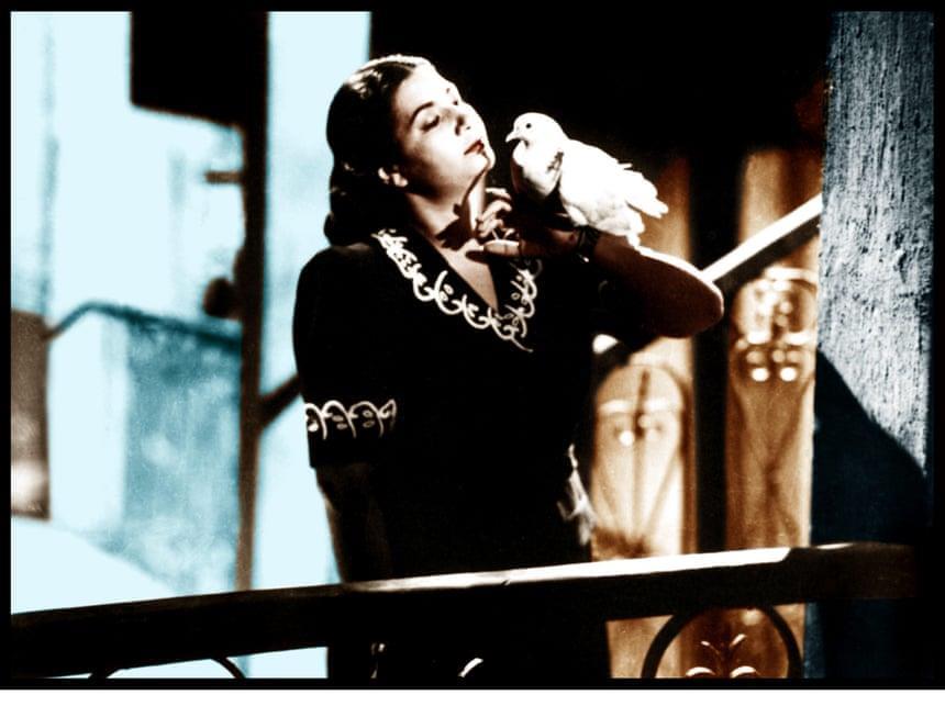 سيدة الغناء العربي أم كلثوم