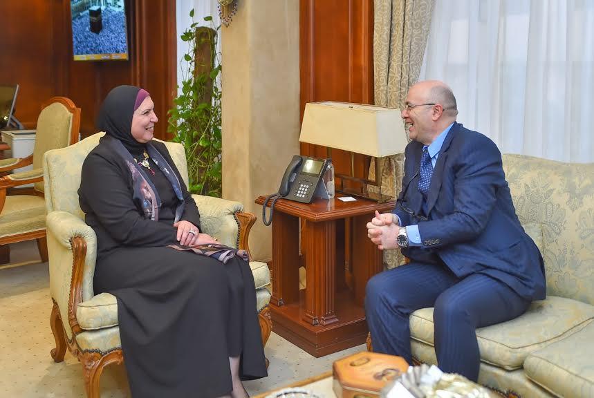 وزيرة الصناعة تلتقي سفير المغرب بالقاهرة