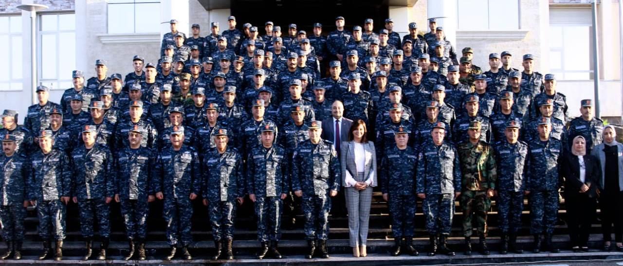 السفيرة نبيلة مكرم وسط قيادات القوات البحرية