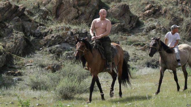 يسعى الرئيس الروسي فلاديمير بوتين إلى تغيير الدستو