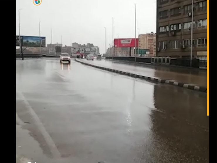 أمطار غزيرة تغرق المحور وميدان لبنان