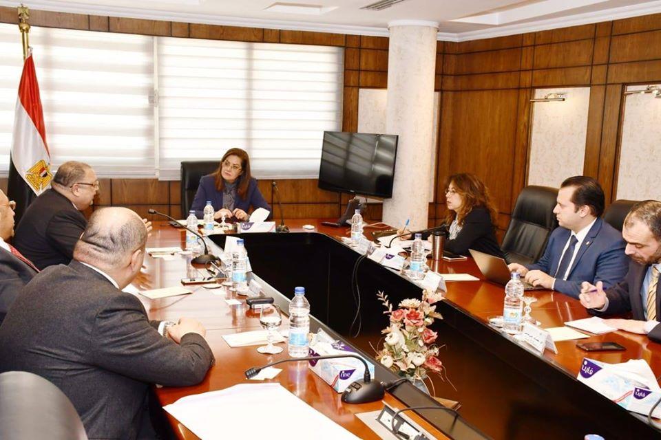 وزيرة التخطيط خلال اجتماعها مع ممثلي الجمعية المصر