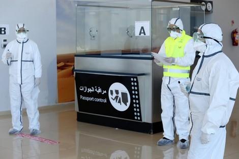 السلطات الصحية في احدى المطارات بالمغرب