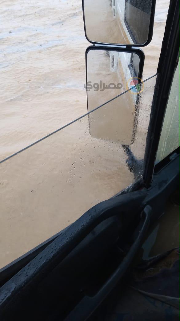 مياه الأمطار تغلق الطريق الصحراوي الشرقي بالمنيا 