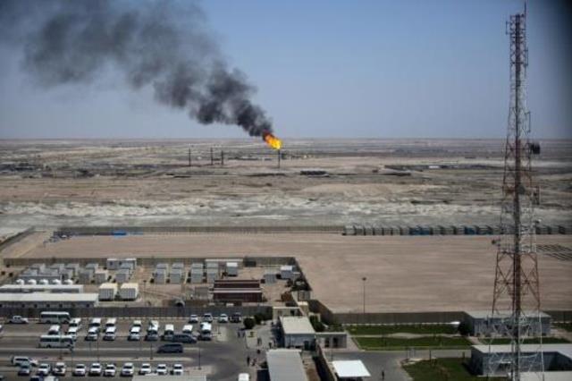 حقل مجنون النفطي بشمال مدينة البصرة في العراق في 1