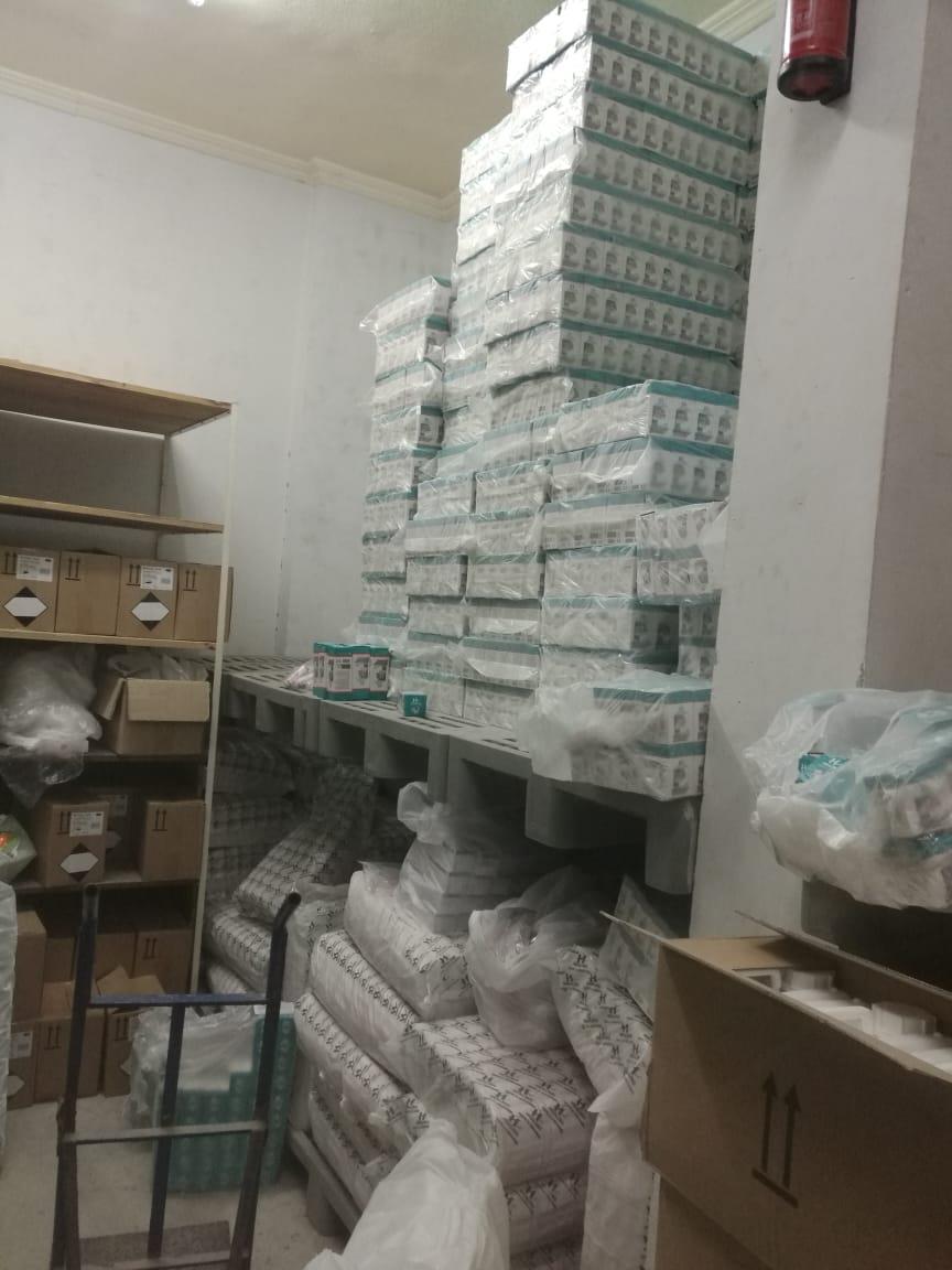 ضبط 40 ألف قفاز طبي وكمامة قبل بيعها في السوق السو