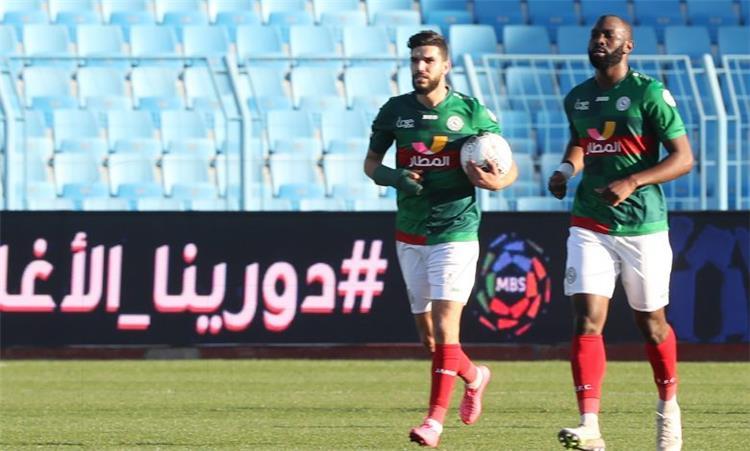 وليد أزارو لاعب الاتفاق