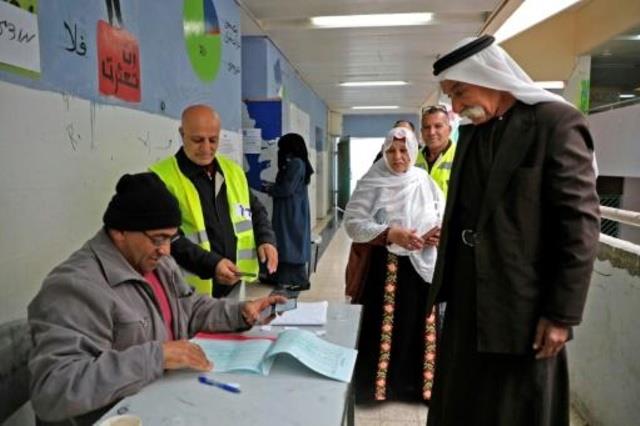 عرب إسرائيليون يدلون بأصواتهم في الانتخابات التشري