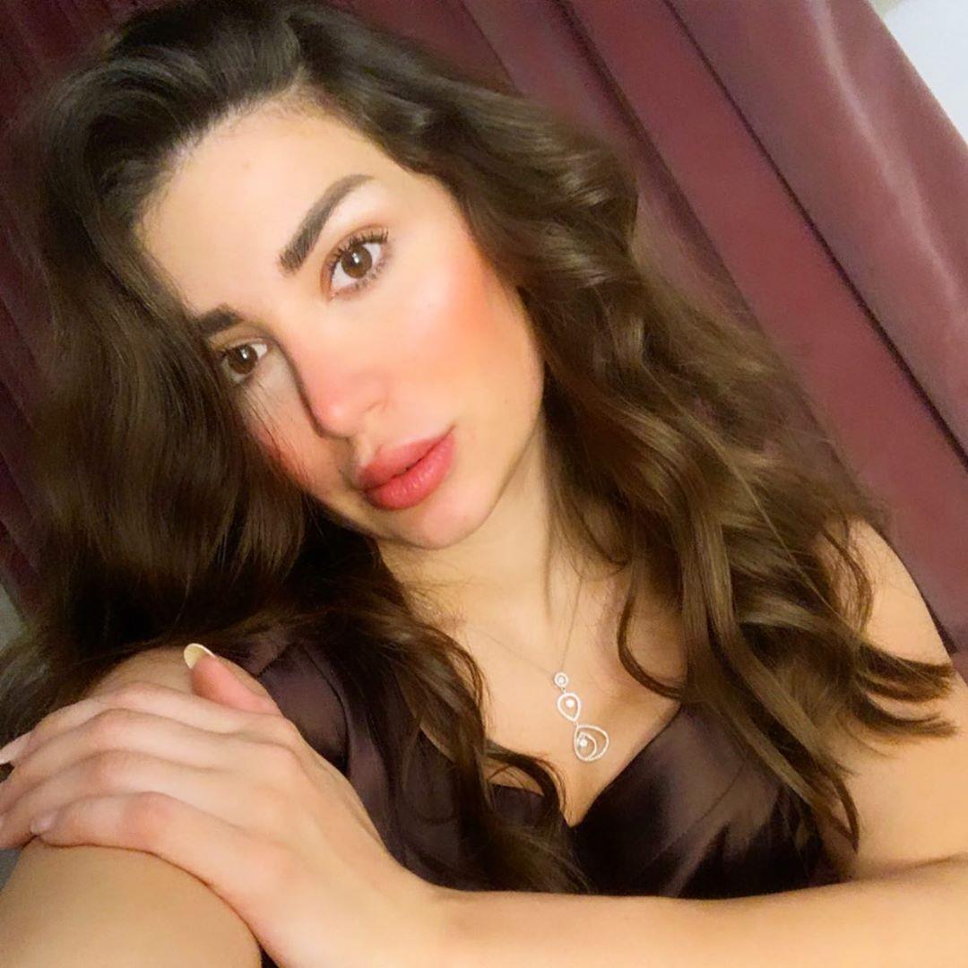 سارة نخلة