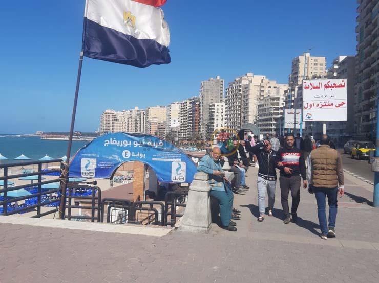 بوابات شواطئ الإسكندرية مغلقة أمام الجمهور (1)