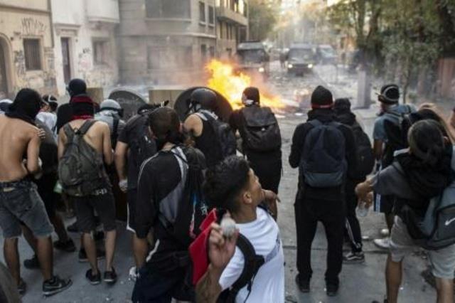 مواجهات بين متظاهرين وقوات الأمن في سانتياغو عاصمة
