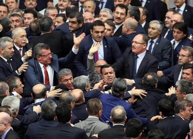 اشتباكات في البرلمان التركي