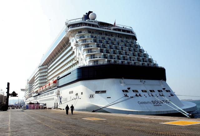 ماليزيا تحظر رسو السفن السياحية في موانئها