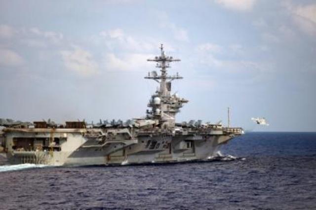 كورونا يجبر البحرية الأمريكية على إخلاء حاملة طائر