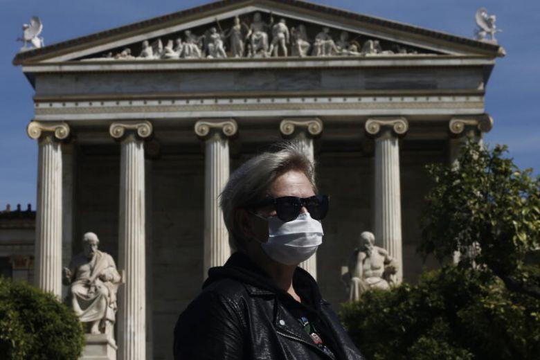 اليونان تسجل 4 وفيات و144 إصابة جديدة 