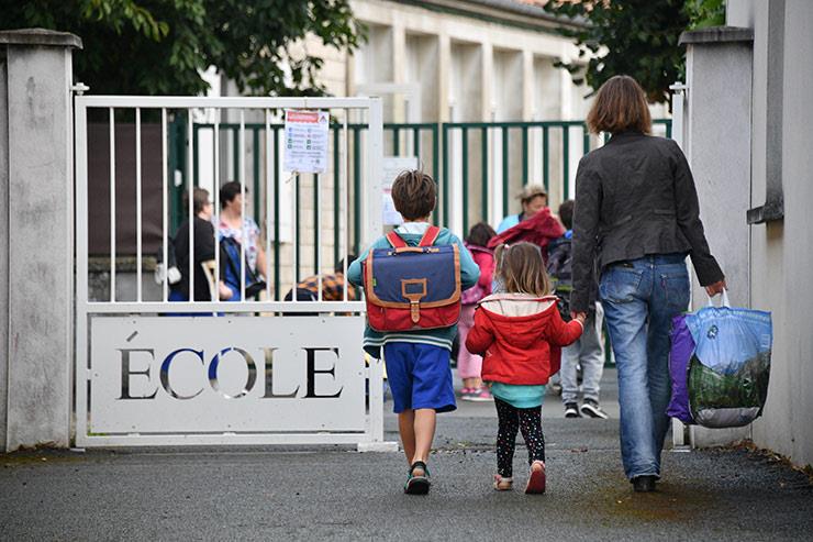 فرنسا تقرر العودة إلى المدارس بدءا من يوم 11 مايو