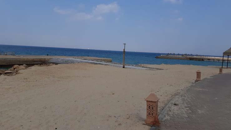 شواطئ القرى السياحية بلا مصطافين قبل شم النسيم 