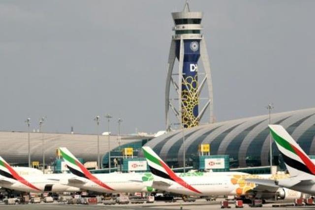 طائرات تابعة لمجموعة "طيران الإمارات" تقف في مطار 