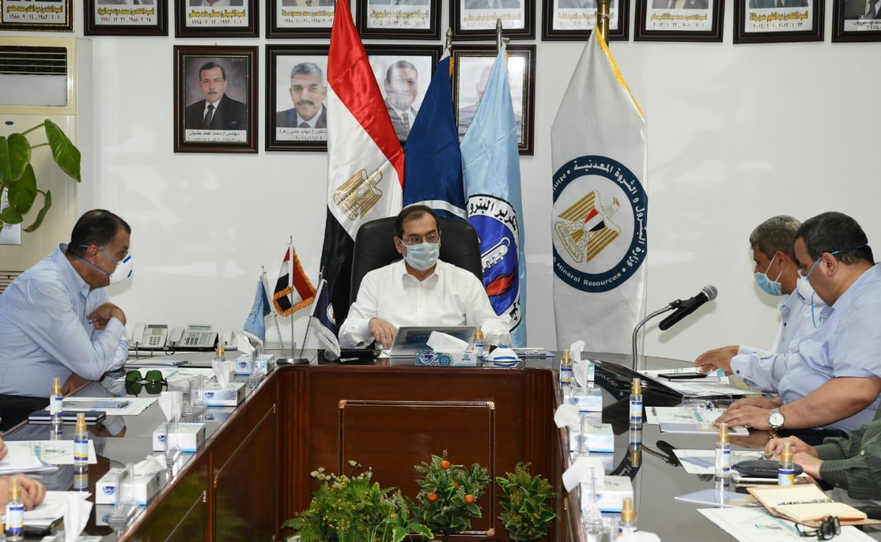 وزير البترول يترأس اجتماع اللجنة العليا للمنطقة ال