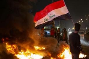 متظاهرون مناهضون للحكومة في البصرة في 25 شباط/فبرا