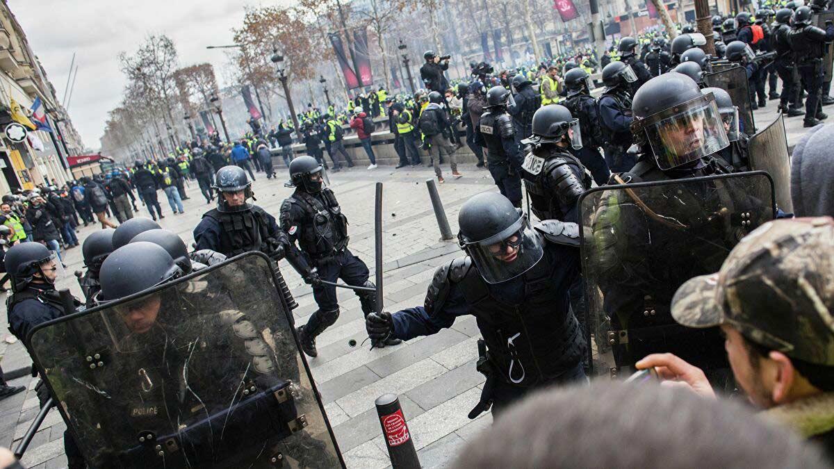 إصابة 31 شرطيا جراء مواجهات بين الشرطة ومتظاهرين