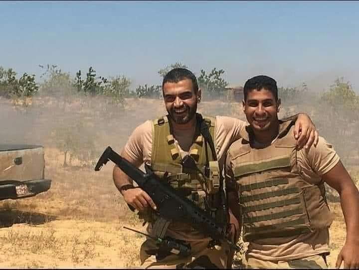 الجندي محمد علي علي تايسون برفقة الشهيد أحمد منسي
