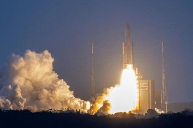 صاروخ ''أريان 5'' مقلعا من كورو في غويانا الفرنسية