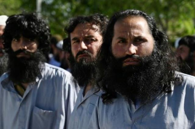 سجناء من طالبان بعد الافراج عنهم من سجن باغرام شما
