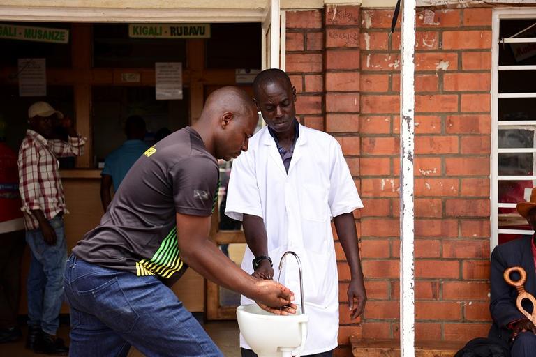 فيروس كورونا في رواندا