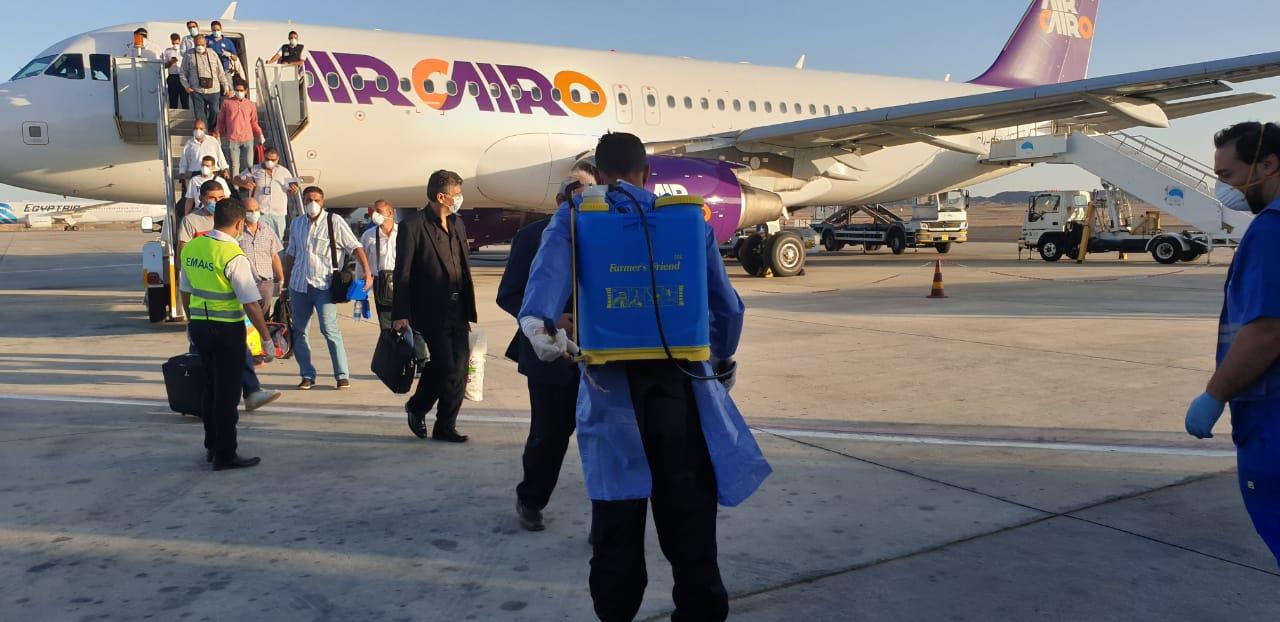 وصول 11 رحلة طيران تقل 1580 عاملًا عالقًا بالكويت