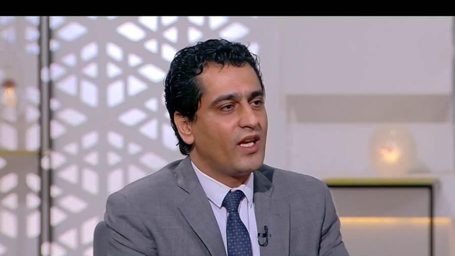 أيمن عبدالمجيد رئيس تحرير الكتاب الذهبي