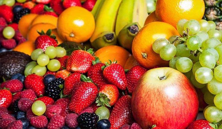هل تناول كمية كبيرة من الفاكهة مفيد للجسم؟