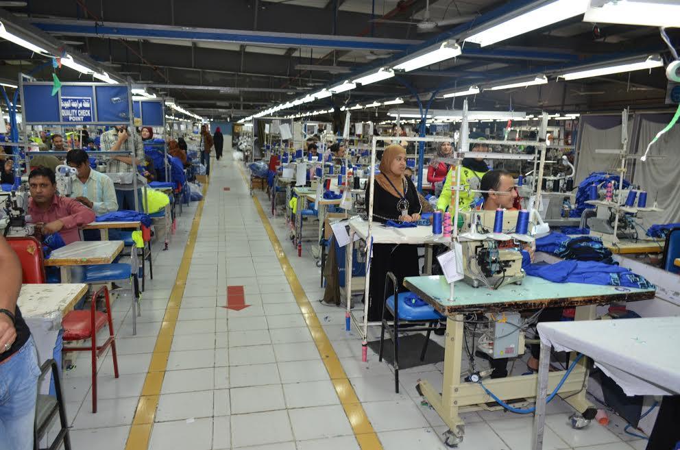 أحد مصانع الملابس الجاهزة بالمنطقة الصناعية