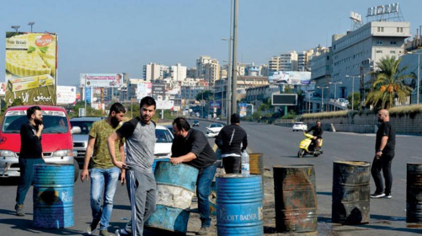 محتجون يقطعون عددا من الطرق شمال لبنان