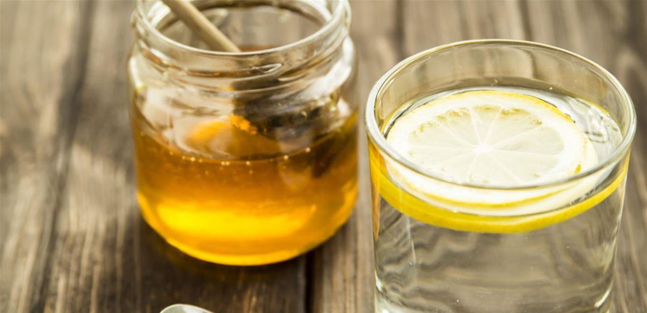 ماذا يحدث للجسم عند تناول العسل وكوب ماء؟