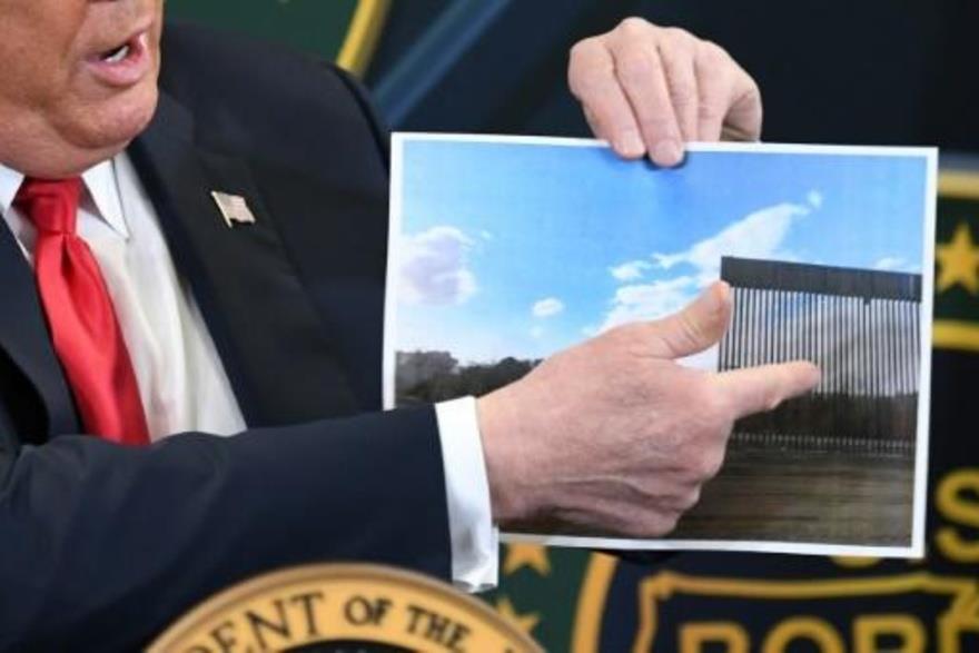 ترامب يشرح تفاصيل تتعلق بالجدار الحدودي مع المكسيك
