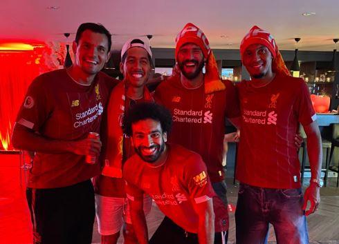 احتفال محمد صلاح وزملائه في ليفربول