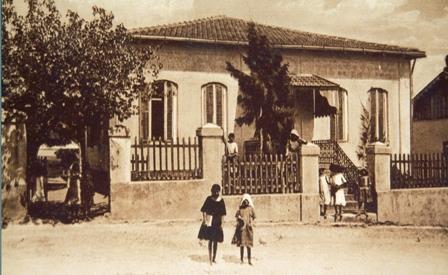 2 أول مدرسة عبرية