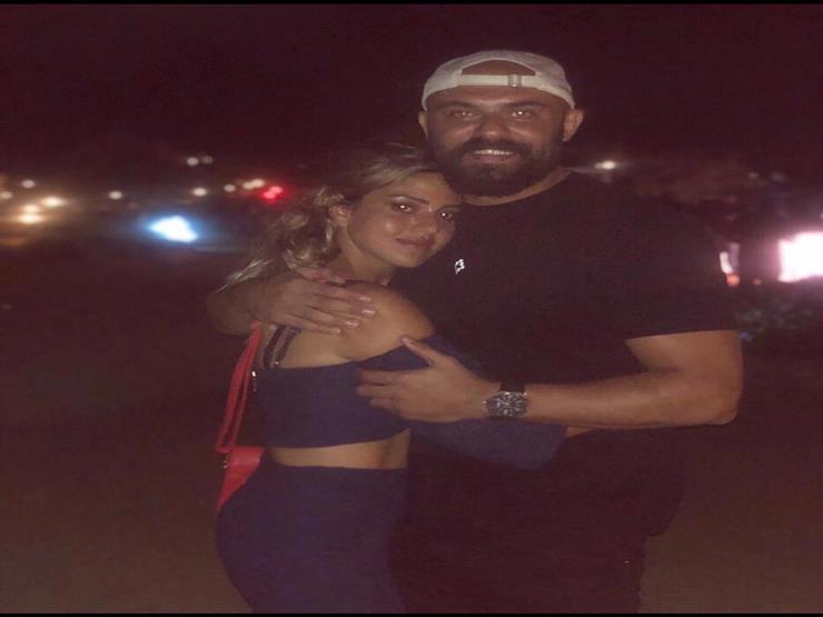 أحمد صلاح حسني وزوجته