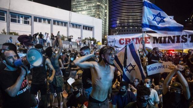 تظاهر آلاف الإسرائيليين في تل أبيب