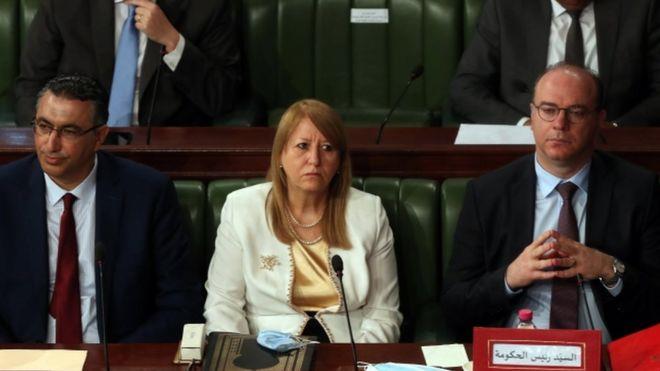 الفخفاخ واثنان من وزرائه في البرلمان