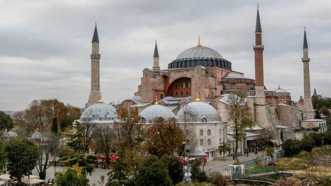 تحولت كاتدرائية آيا صوفيا إلى مسجد في عهد العثماني