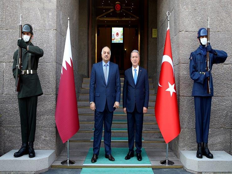 وزيرا الدفاع التركي، خلوصي أكار، والقطري خالد بن م
