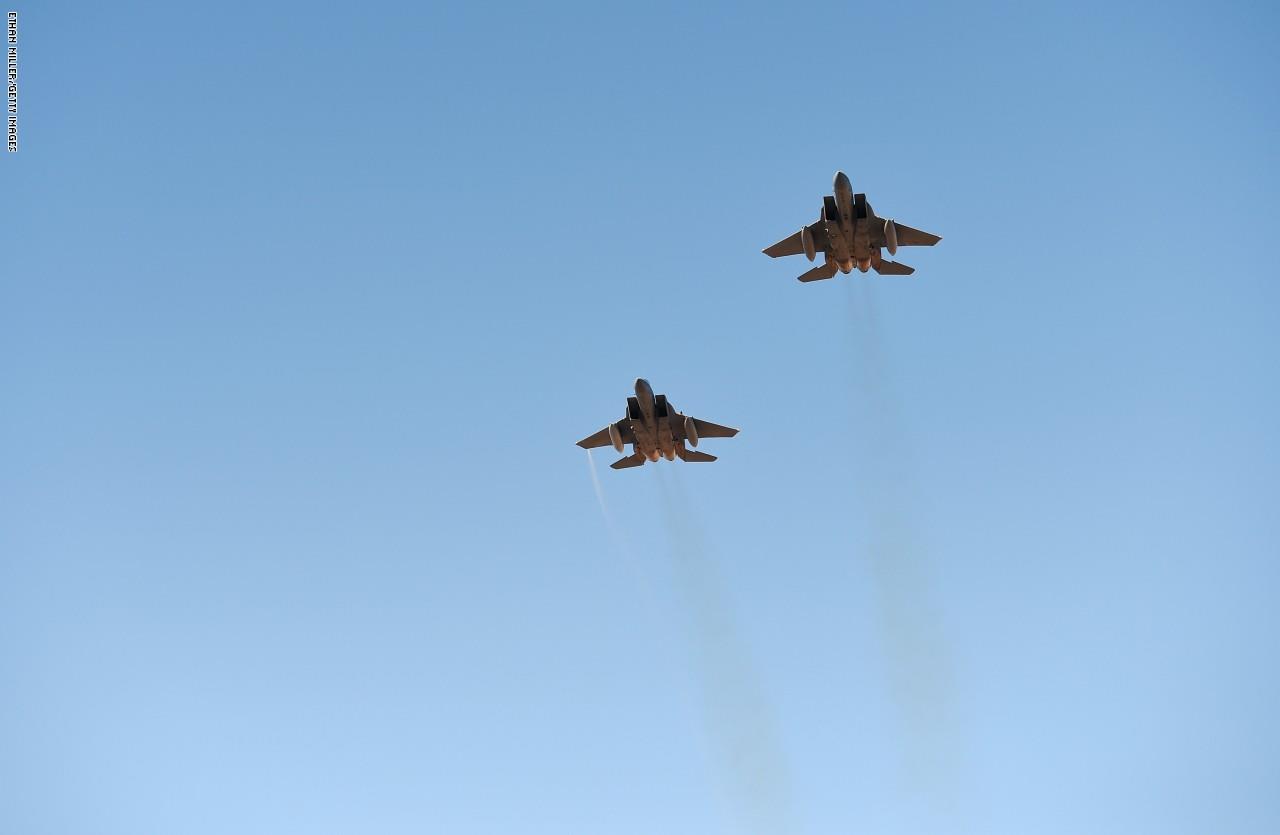 طائرتان أمريكيتان من طراز F-15