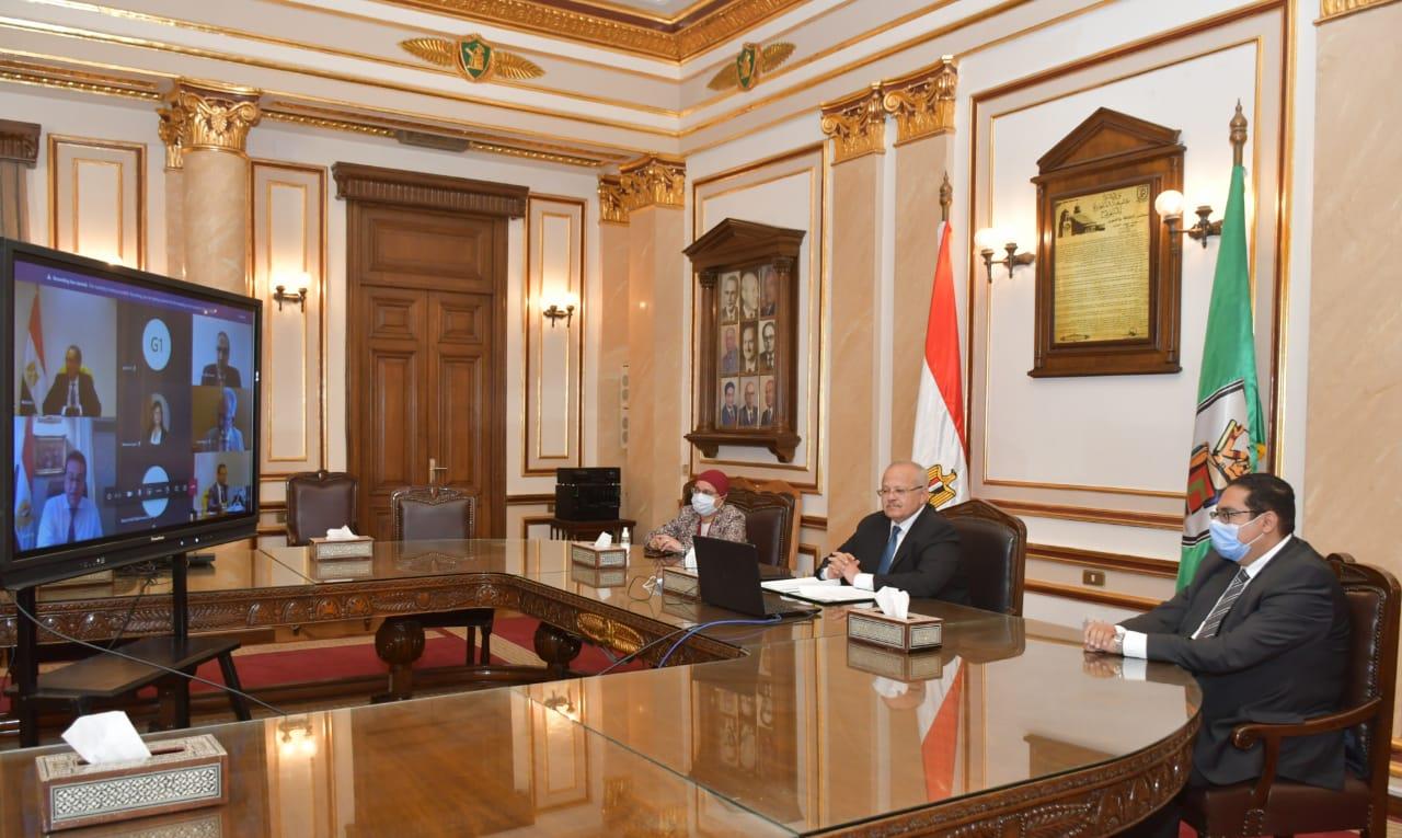 اجتماع رئيس جامعة القاهرة