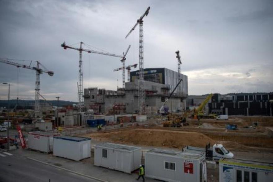 بناء مفاعل إيتر في سان بول ليه فالنس في جنوب فرنسا
