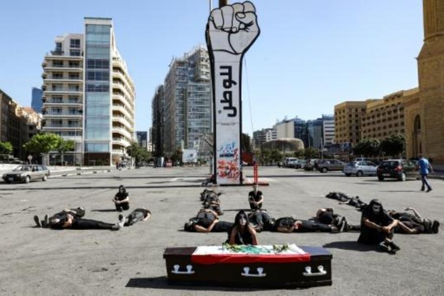  جنازة رمزية للبنان في ساحة الشهداء في بيروت 13 حز