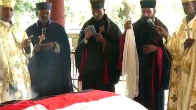 بث التلفزيون الإثيوبي الحكومي بعض المشاهد من جنازة