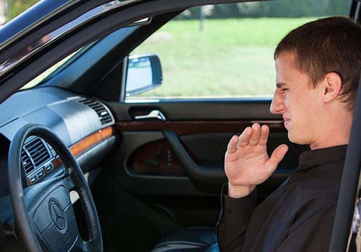 رائحة وقود داخل المقصورة